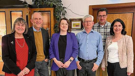 Der neu gewählte FDP-Kreisvorstand (von links): Sigrid Niesta-Weiser, Thomas Geilhardt, Claudia Teichert, Jürgen Meyer und Dr. Thomas Kestler. Mit im Bild ist Bundestagsabgeordnete Katja Hessel.