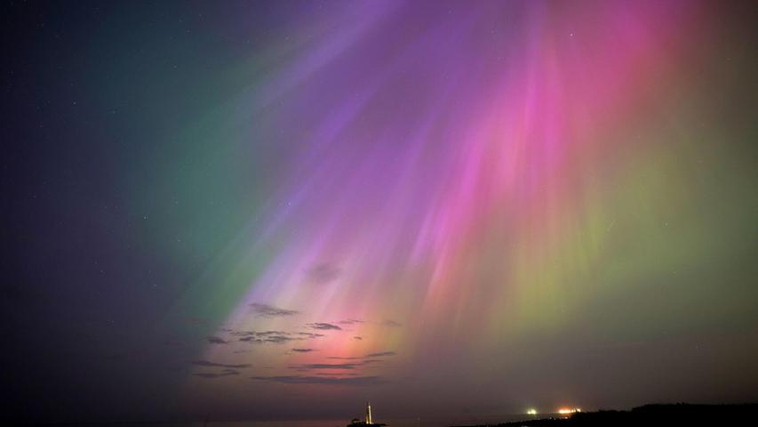 Auch in anderen Regionen der Welt waren in der vergangenen Nacht Polarlichter gut sichtbar, wie hier in Whitley Bay an der Nordostküste von Großbritannien.