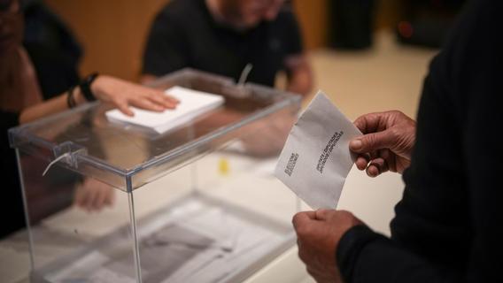Katalonien-Wahl beginnt: Puigdemont gilt als ein Favorit