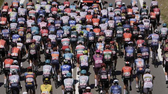 Massensprint in Neapel: Kooij gewinnt neunte Giro-Etappe