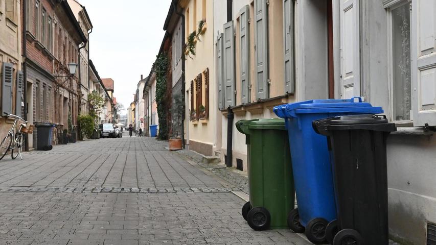 Erlangen will Abfallsatzung ändern: Gemeinsame Nutzung von Mülltonnen und Verbot von Biomülltüten
