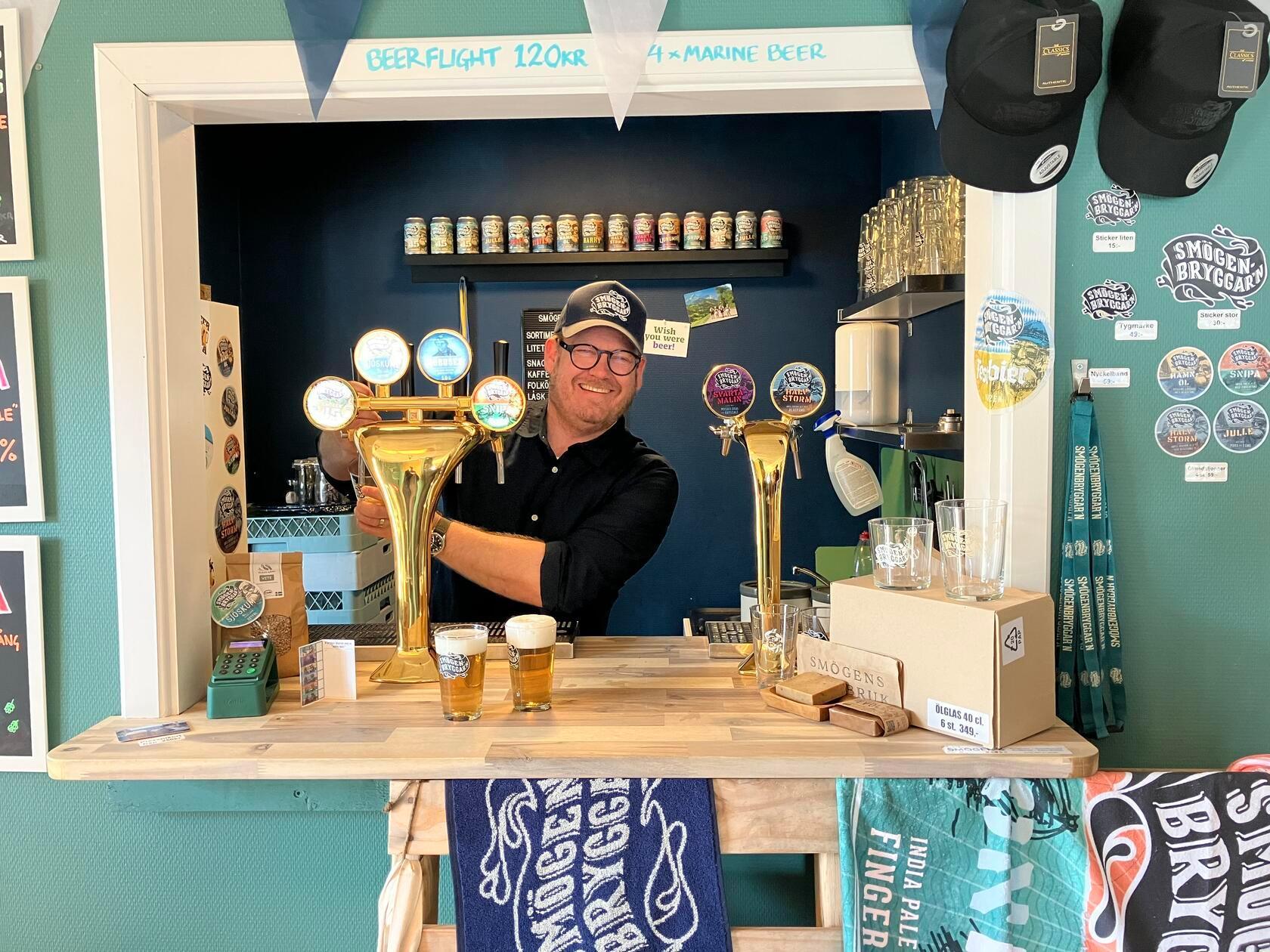 Noch weiter nördlich von Lysekil befindet sich die Stadt Smögen, in der sich die kleine lokale Bierbrauerei Smögenbryggar'n niedergelassen hat. Die Betreiber beziehen einen Teil ihres Malzes, Hafers und Weizens aus der Region und verwenden Algen, um das Bier auf natürliche Weise zu klären. Ihr Ziel: Den ganzen Prozess des Bier-Brauens möglichst nachhaltig halten.