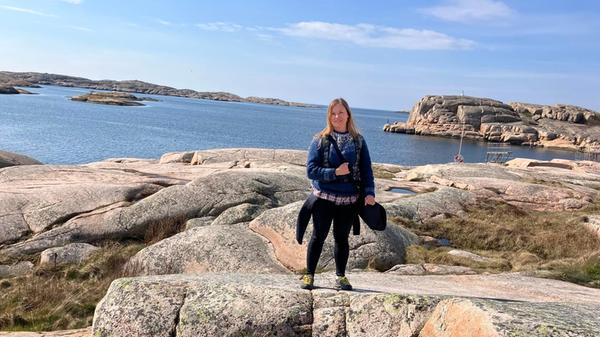 In Grebbestad lässt es sich aber nicht nur entspannen, Linnea Sjögren bietet hier auch sogenannte Seetang-Safaris an. Die Schwedin kam über einen Bericht in einem Essensmagazin vor Jahren auf das Thema. Seither ist die Erforschung der Algen ihre Leidenschaft, die sie mit ihrer eigenen Firma zu ihrem Beruf gemacht hat.