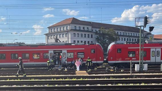 Zwei Stunden ohne Klimaanlage im Zug: Verzweifelte Reisende sprangen in Nürnberg auf die Gleise