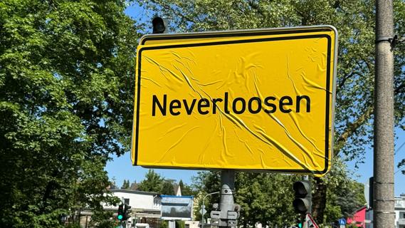 „Neverloosen“: Ortschild von Leverkusen überklebt