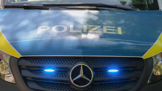 Nachts und auf offener Straße: 17-Jähriger greift Mann in Franken mit Messer an