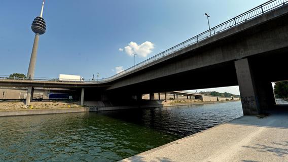 Polizei sucht Zeugen: Im Nürnberger Westen prangte ein Nazi-Zeichen auf einer Brücke