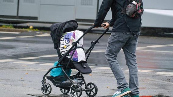 Verkäufer in Hilpoltstein ertappt Ladendieb auf frischer Tat - mit Beute im Kinderwagen