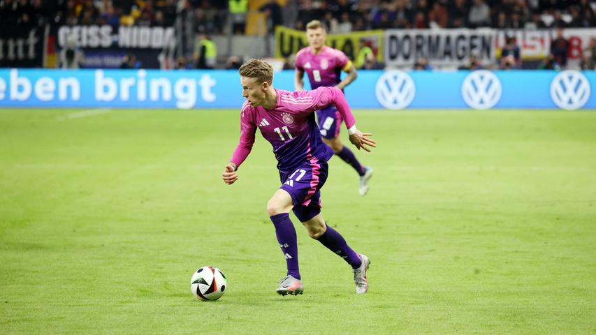 Der dribbelstarke Flügelspieler bringt ordentlich Schwung in den Konkurrenzkampf auf den Flügelpositionen. Als elementarer Bestandteil der furiosen Stuttgarter Offensive begeisterte er in der Bundesliga. 