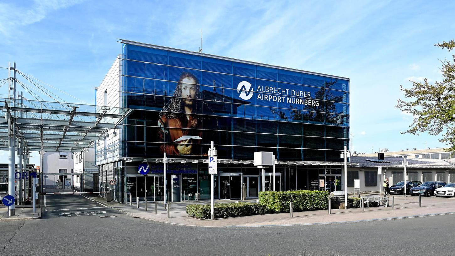 Am Albrecht Dürer Airport werden mehr als 1710 Starts- und Landungen für die Pfingstferien koordiniert. Am Albrecht Dürer Airport werden mehr als 1710 Starts- und Landungen für die Pfingstferien koordiniert.