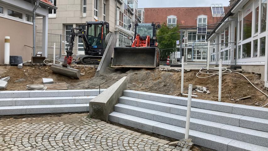 Eine neue Treppe für  den Schnaittacher Rathaus-Vorplatz
