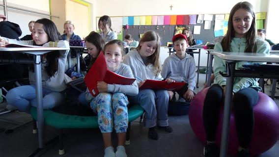 Neu am Ostendorfer Gymnasium: Wie Sitzball und Trampolin Einzug ins Klassenzimmer hielten