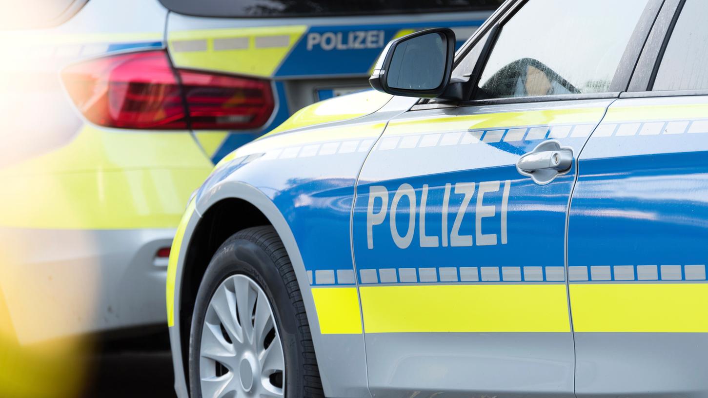Mit gleich mehreren Straftaten hatte es die Polizei am Samstagabend in der Nürnberger Südstadt zu tun. (Symbolbild) Mit gleich mehreren Straftaten hatte es die Polizei am Samstagabend in der Nürnberger Südstadt zu tun. (Symbolbild)