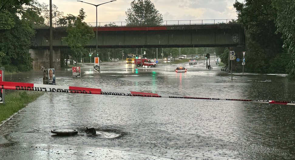 Zahlreiche Unterführungen, Keller und Tiefgaragen wurden überschwemmt.