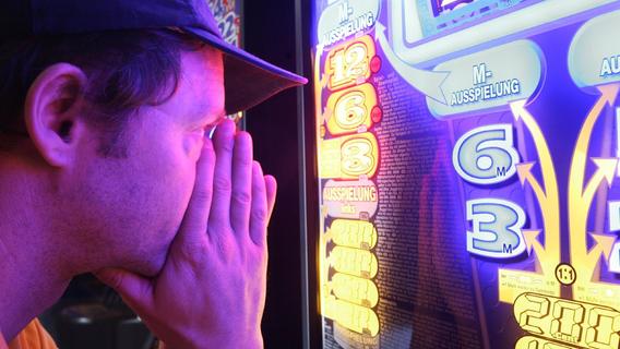 Illegales Glücksspiel in einer Shisha-Bar in Höchstadt? Spielautomaten hatten keine Genehmigung