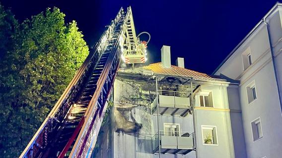 Einsatz bis in die Morgenstunden: Mehrfamilienhaus in Fürther Südstadt stand in Brand