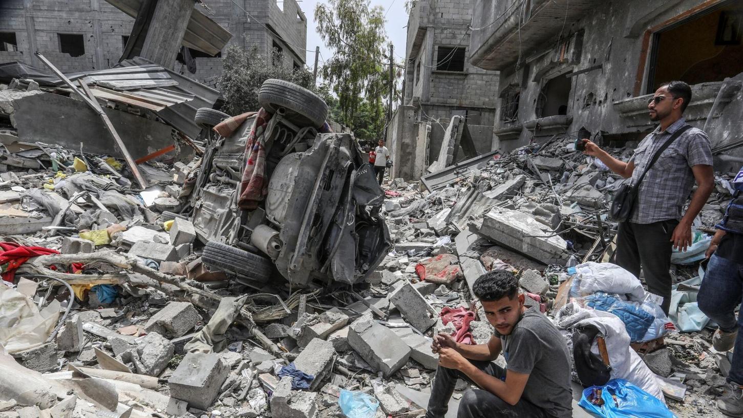 Zerstörte Häuser nach einem israelischen Luftangriff auf das Lager Nuseirat.