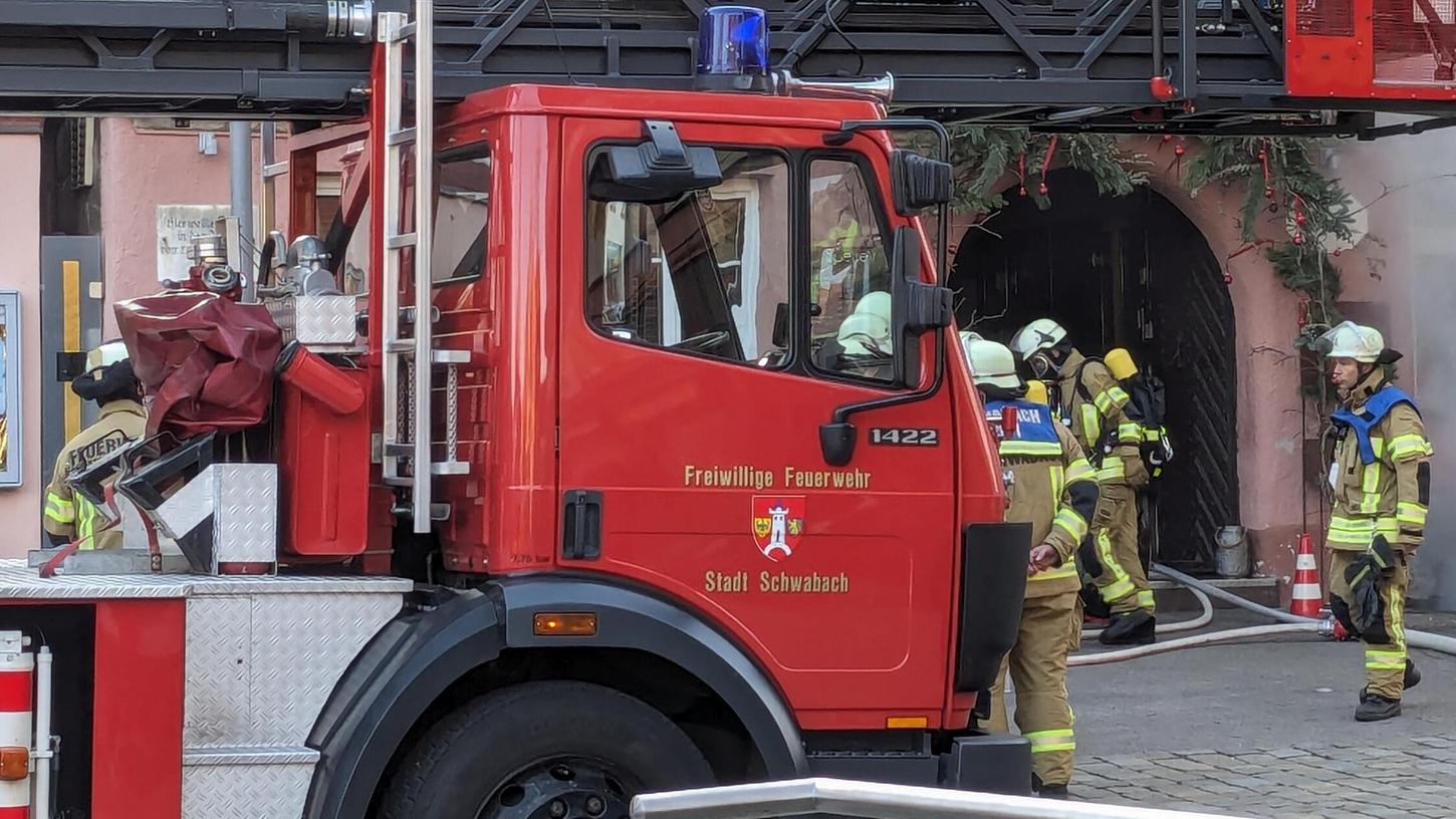 Zu einer Rauchentwicklung in einer Wolkersdorfer Firma musste die Schwabacher Feuerwehr am Freitag mehrmals ausrücken. (Symbolbild) Zu einer Rauchentwicklung in einer Wolkersdorfer Firma musste die Schwabacher Feuerwehr am Freitag mehrmals ausrücken. (Symbolbild)