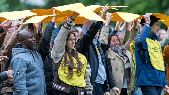#EUtopia: Amnesty International fotografiert große Aktion im Fürther Stadtpark