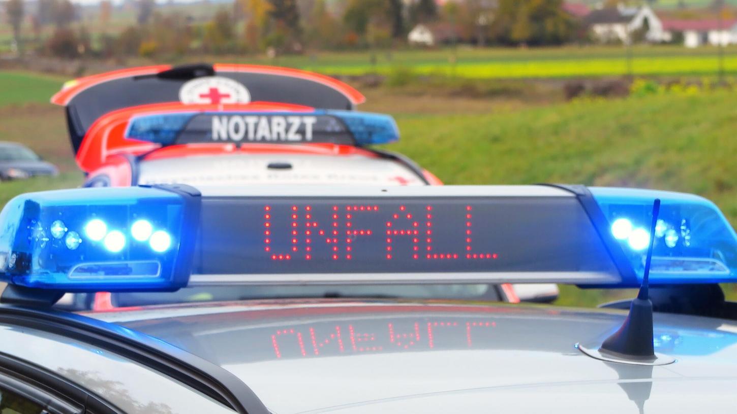 Ein 16-Jähriger hat zwischen Hilpoltstein und Sindersdorf einen Unfall verursacht - ohne Führerschein, ohne Zulassung und mit gefälschten Kennzeichen.