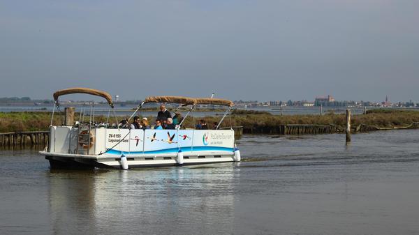 Bei einer Bootstour in den Valli di Comacchio lernt man die Lagune aus einer anderen Perspektive kennen.