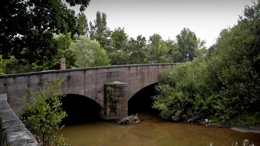 Da steht sie nun: Die "Steinerne Brücke", die am 12. September 1948 eingeweiht wurde und seitdem eines der Wahrzeichen der Stadt ist.