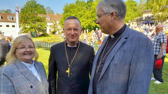 Fest des Glaubens: Premiere für den neuen Landesbischof auf dem Hesselberg