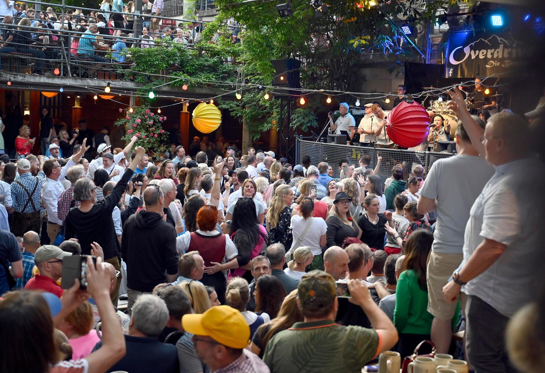 Beste Stimmung am Entlas-Keller.