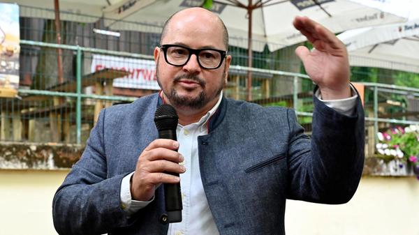 Er spricht für die Schausteller: Karl-Heinz Hartnagel.