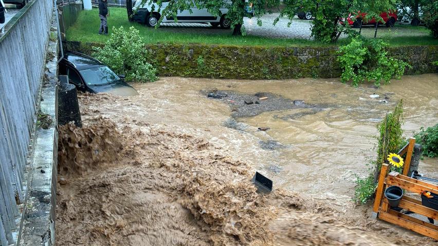 Unwetter-Folgen in der Region: Reißende Fluten, Geröll und Rettungsaktionen