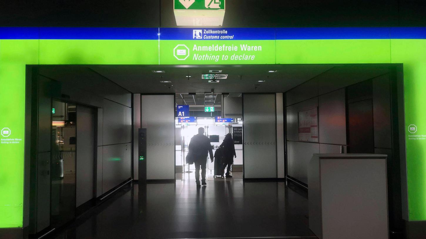 Der Gang durch die Zoll-Anmeldung behagt so manchem nicht, der etwas zu verbergen hat. Der Gang durch die Zoll-Anmeldung behagt so manchem nicht, der etwas zu verbergen hat.