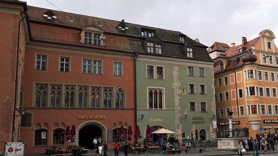 Versuchte Tötung? 25-Jähriger in Regensburg bei Streit mit spitzem Gegenstand am Hals verletzt
