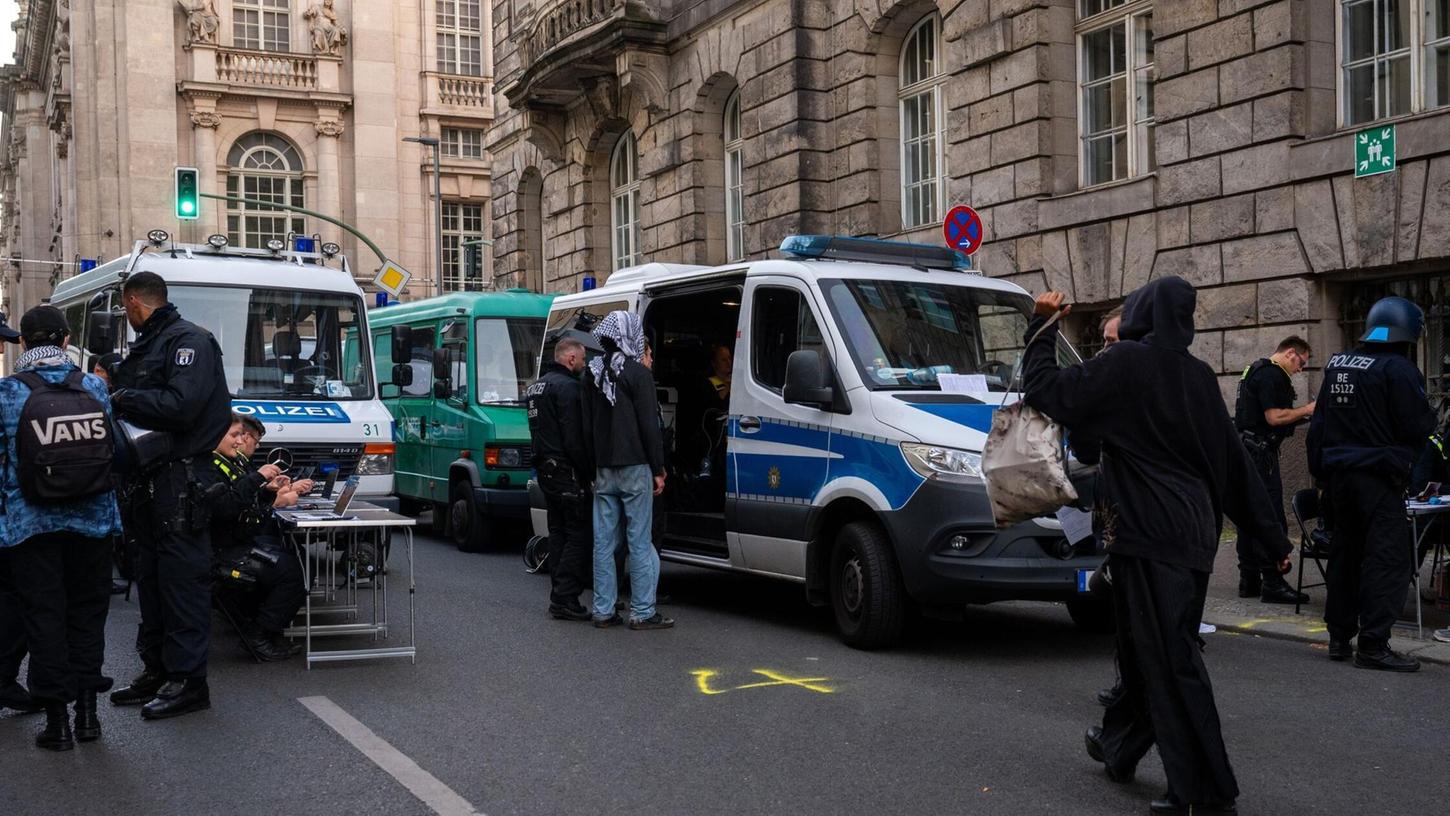 Die Polizei hat die Besetzung eines Gebäudes der Berliner Humboldt-Universität für beendet erklärt.