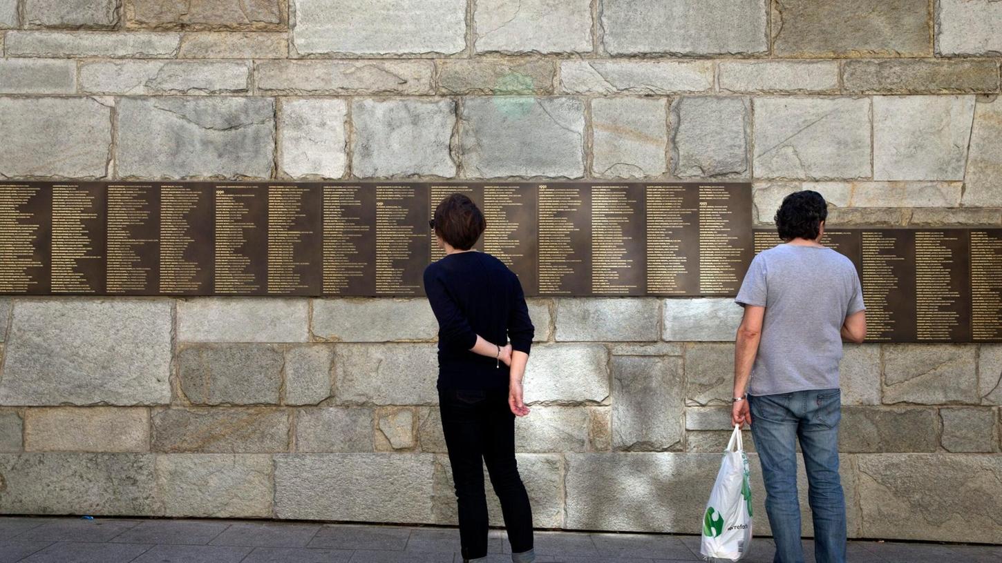 Die Mur des Justes (Mauer der Gerechten) neben der Shoah-Gedenkstätte ist beschmiert worden.