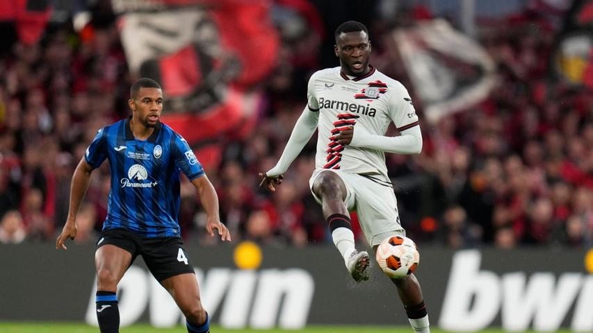 Leverkusens Victor Boniface (r) kam zur zweiten Hälfte in die Partie, entscheidende Akzente konnte der Stürmer aber nicht mehr setzen.