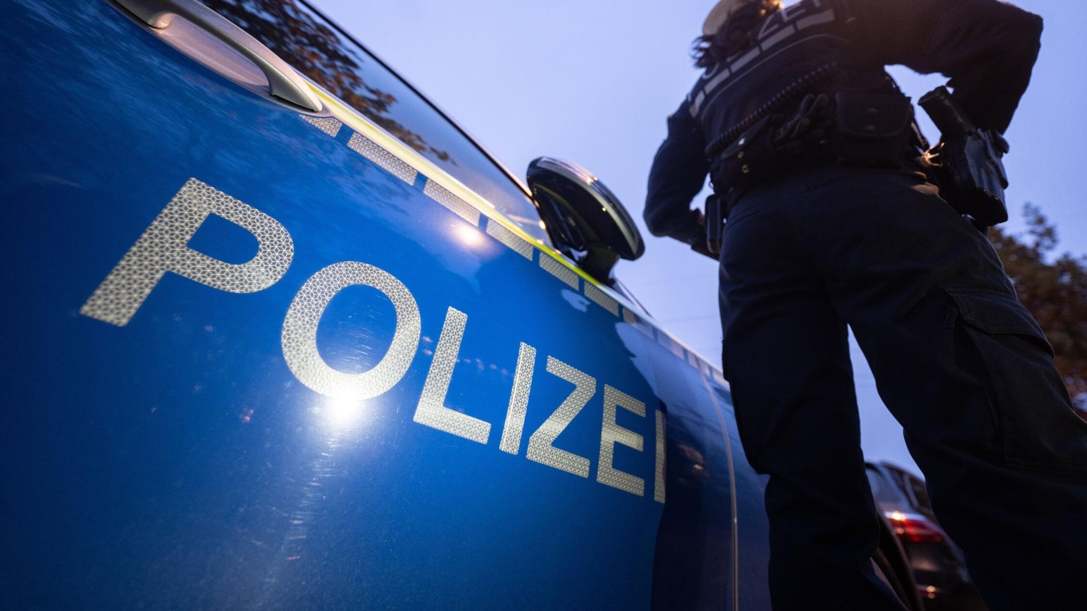Schlag gegen internationale Schleuserbande: Polizei nimmt Gruppe wegen Menschenschmuggel fest