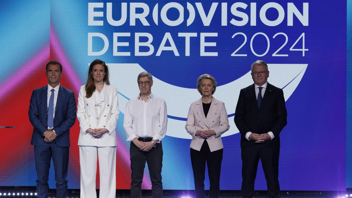 EU-Kommissionspräsidentin Ursula von der Leyen (2.v.r.) musste sich bei einer Debatte in Brüssel erklären.