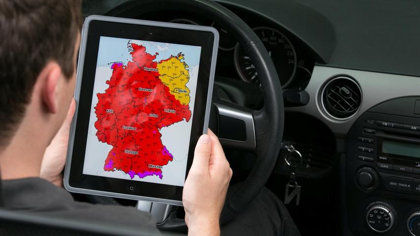 Unwetterwarnungen sollte man ernst nehmen. Unwetterwarnungen sollte man ernst nehmen.