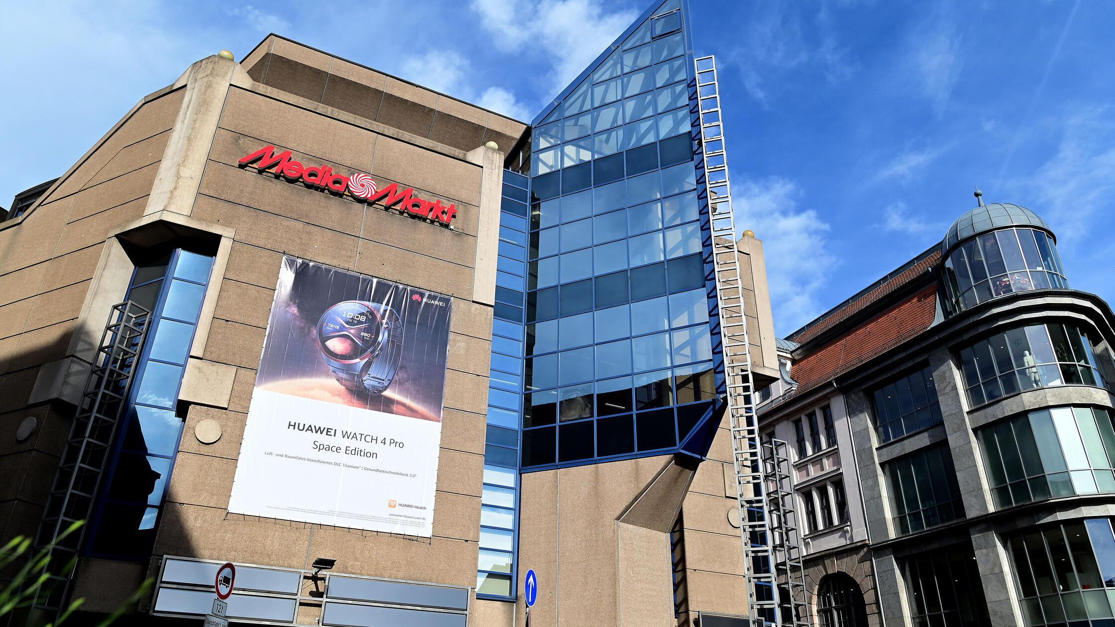 Saturn in der Nürnberger Innenstadt wird in Media-Markt umgewandelt ...