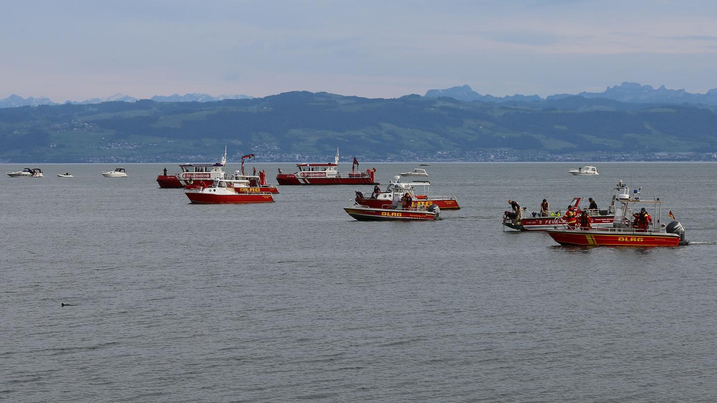 Große Suchaktion auf dem Bodensee, nachdem ein Tretbootfahrer verschwunden war. Große Suchaktion auf dem Bodensee, nachdem ein Tretbootfahrer verschwunden war.