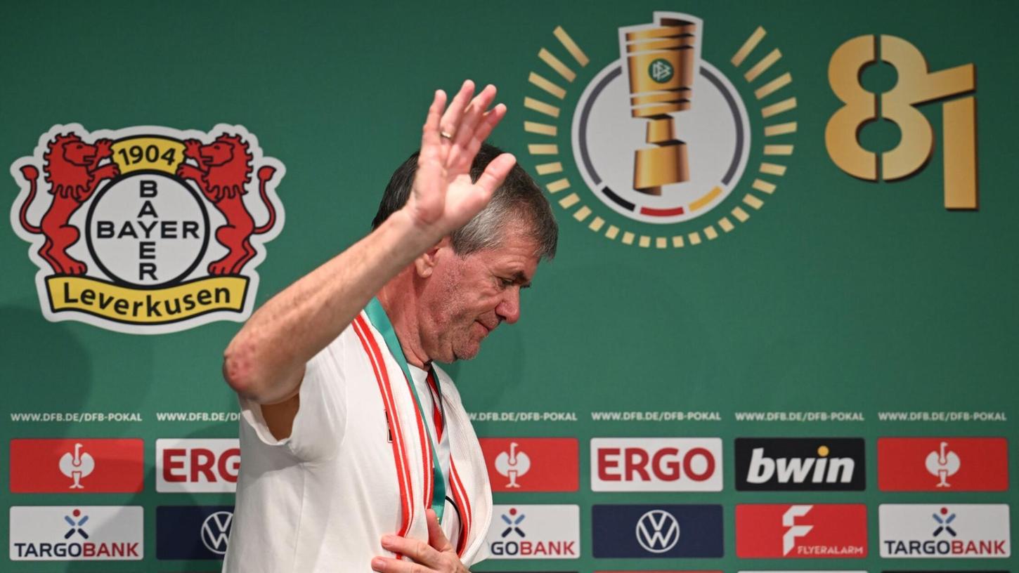 Coach Friedhelm Funkel hört beim 1. FC Kaiserslautern auf. Seine Trainerkarriere hat der 70-Jährige aber noch nicht offiziell beendet.