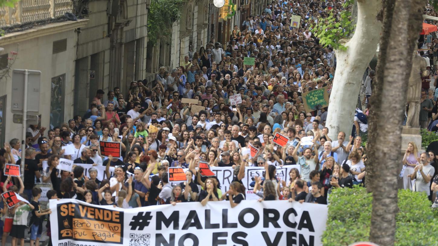 "Mallorca steht nicht zum Verkauf!" lautet eines der Protestmottos.