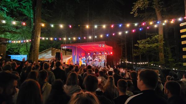 Fulminanter Abschluss: Die lokale Hip-Hop-Combo ALC stellte auf der Waldbühne ihr brandneues Album "Fickfackerei seit 2003" vor.