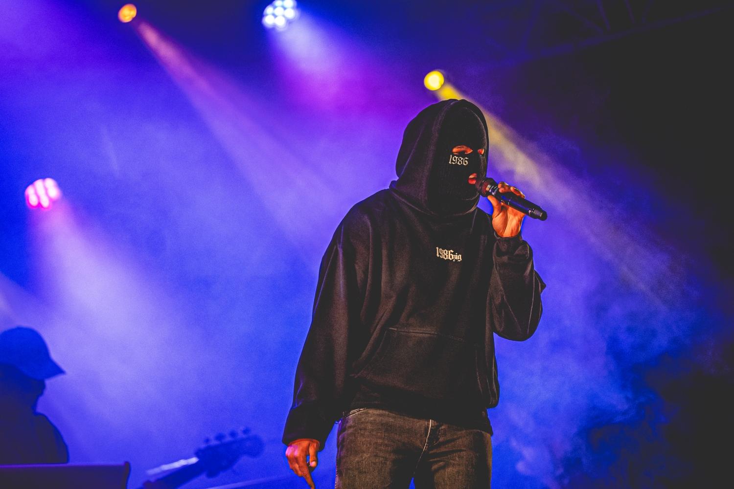 Berq, Paula Carolina, Dicht & Ergreifend, 1986zig, Oimara, Maeckes, ALC und viele mehr: Das Line-Up des Heimspiel-Festivals im Bergwaldtheater sorgte für ausgelassene Stimmung. Auch ein paar nachmittägliche Regenschauer konnten da nichts verhageln.