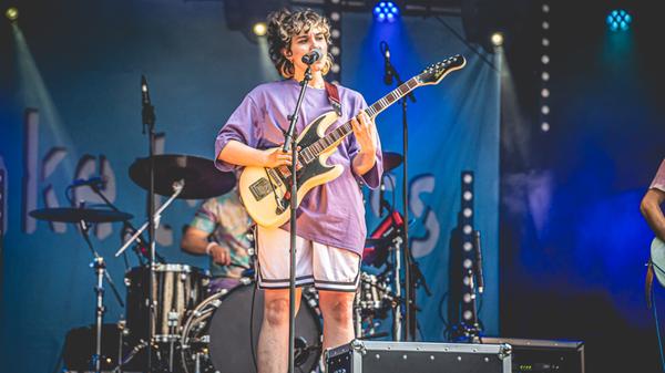 Berq, Paula Carolina, Dicht & Ergreifend, 1986zig, Oimara, Maeckes, ALC und viele mehr: Das Line-Up des Heimspiel-Festivals im Bergwaldtheater sorgte für ausgelassene Stimmung. Auch ein paar nachmittägliche Regenschauer konnten da nichts verhageln.