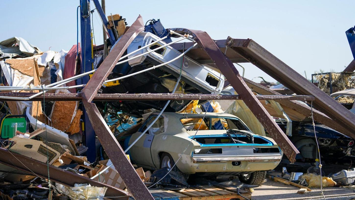 Eine texanische Autowerkstatt in Trümmern: Ein Sturm hinterließ in den US-Bundesstaaten Texas und Oklahoma eine Spur der Verwüstung.