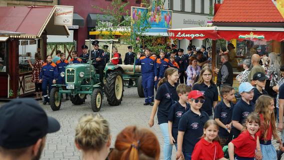 Beim Bier-Pong-Turnier gab’s lieber Wasser: Langenzenn und Wachendorf feiern Kirchweih