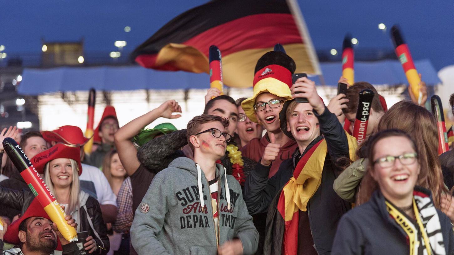 Auch in diesem Jahr werden wieder zahlreiche Fans die Spiele der deutschen Nationalmannschaft beim Public Viewing am Flughafen verfolgen. Die Polizei wird das Geschehen besonders im Auge behalten.