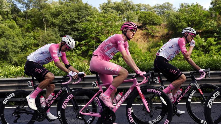 Stand bereits vor der Massenankunft als Sieger der Giro d’Italia fest: Tadej Pogacar.