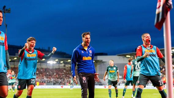 Ekstase in Regensburg! Jahn steigt direkt wieder in zweite Bundesliga auf